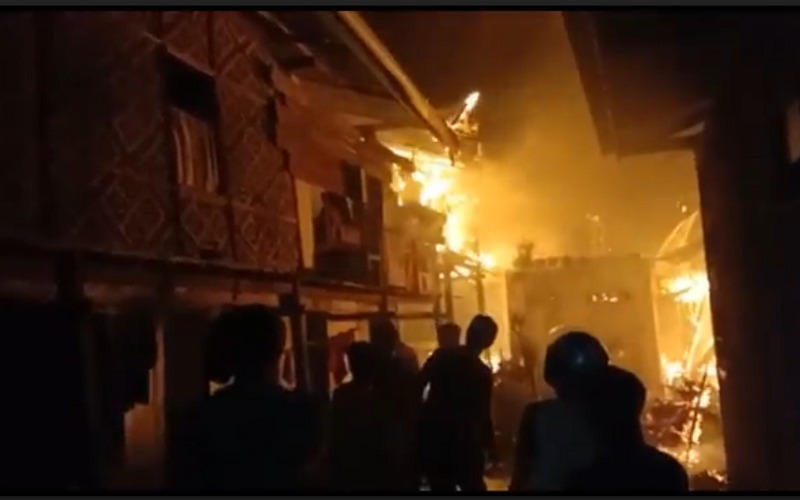 7 Rumah di Permukiman Padat Penduduk Wajo Terbakar, Warga Panik dan Histeris