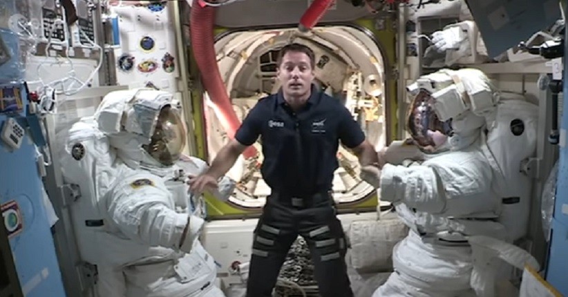 Canggihnya Pakaian Luar Angkasa Astronot, Punya Helm yang Bisa Tampilkan Kamera 