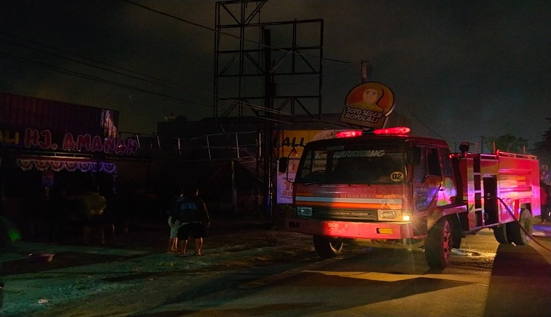 Rumah Makan di Karawang Ludes Terbakar, 1 Karyawan Tewas Terpanggang 