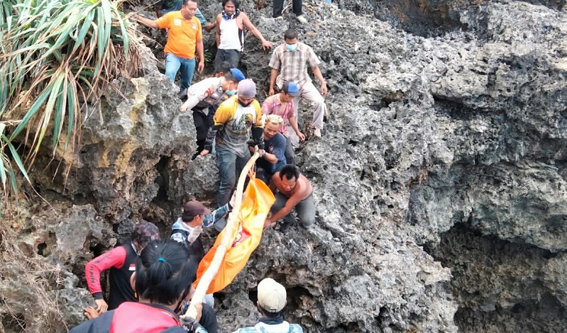 Kail Tersangkut Karang, Pemancing di Blitar Tewas Jatuh dari Tebing Curam 