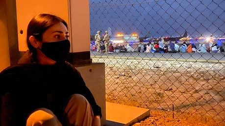 Viral Fotografer Cantik Afganistan Roya Heydari Melarikan Diri dari Negaranya 