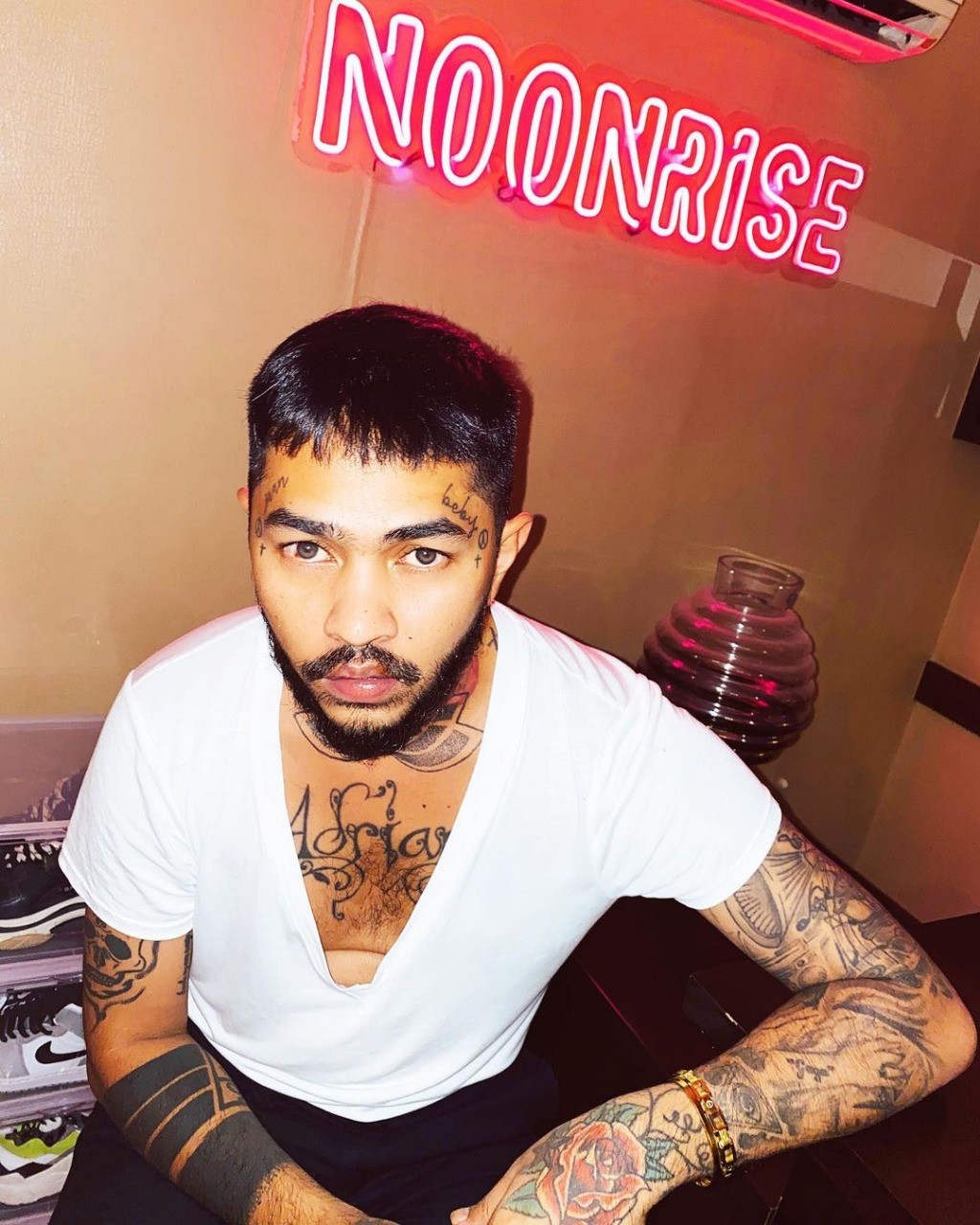 Keseruan Onadio yang Ternyata Vokalis Band