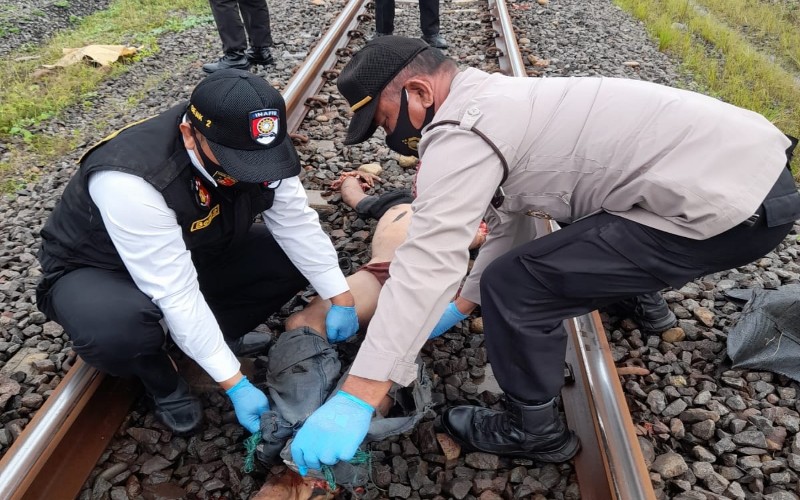 Ogan Ilir Geger, Ditemukan Mayat Pria Terpotong di Rel Kereta Api 