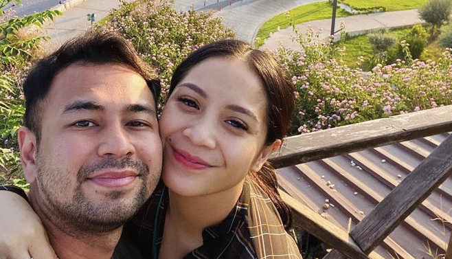 Raffi Ahmad dan Nagita Slavina Tak Menyangka Wajahnya Muncul di Billboard Times Square   