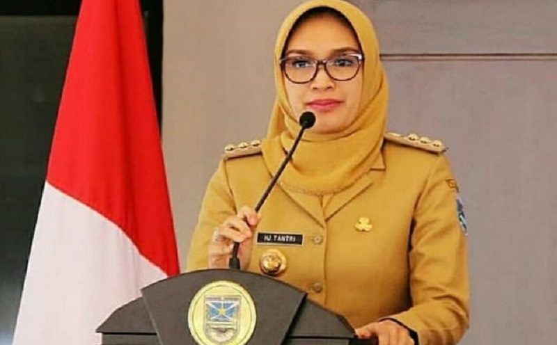 Tersangka Dugaan Jual Beli Jabatan, Bupati Probolinggo dan Suaminya Ditahan