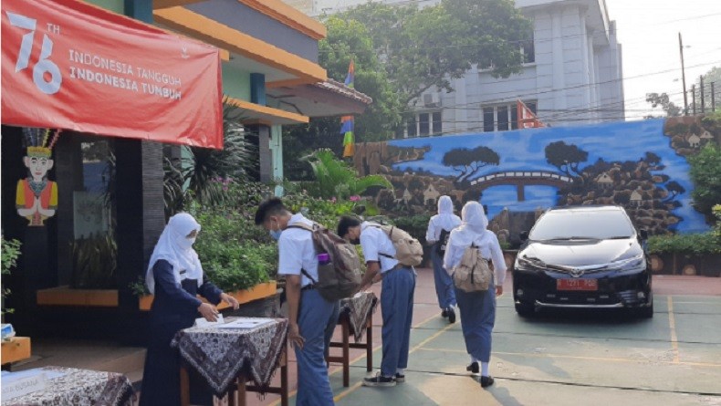 PTM Hari Pertama di SMKN 32 Jakarta, Satu Siswa Dipulangkan karena Masalah Kesehatan