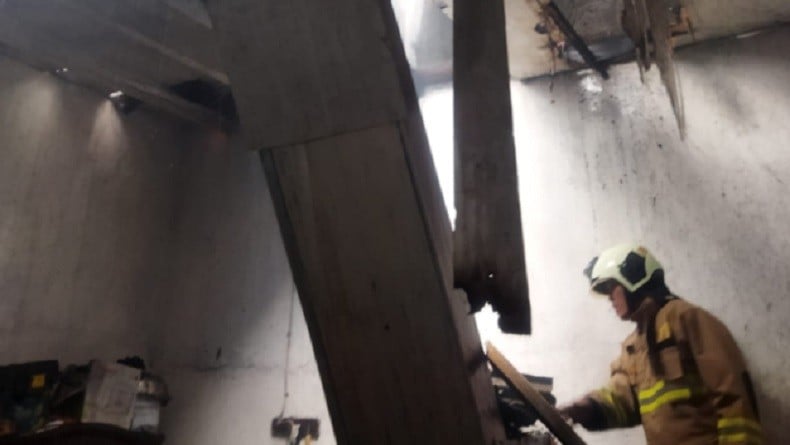 Rumah Warga di Pulo Gadung Terbakar, Lima Mobil Damkar Dikerahkan