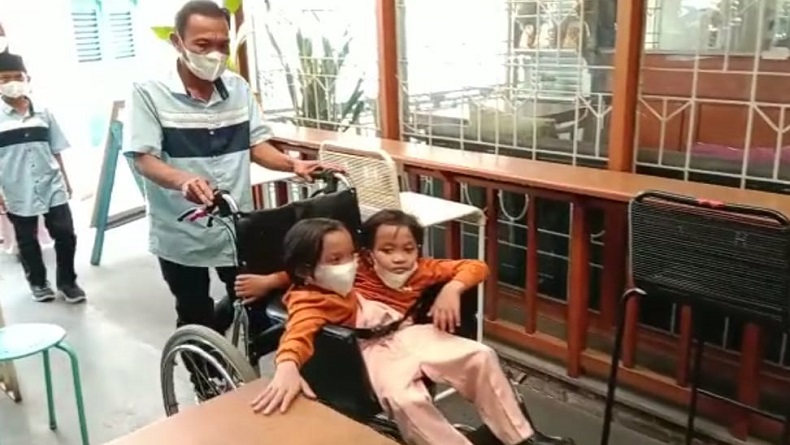 5 Fakta Kembar Siam asal Garut, Al Putri Dewi dan Al Putri Anugrah, Nomor 2 Bikin Haru