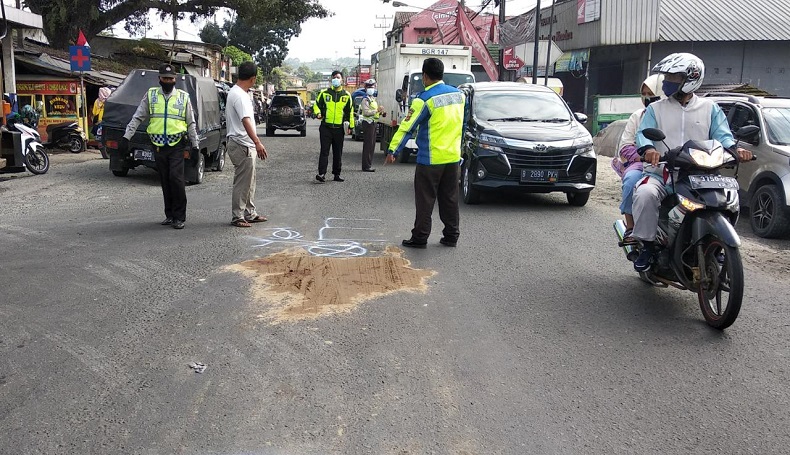 Gagal Nyalip, Pemotor di Jalan Siliwangi Sukabumi Tewas Terlindas Truk