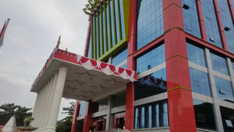 Pegawai Disdukcapil dan Warga Bandarlampung Ribut Perkara Akta Kelahiran