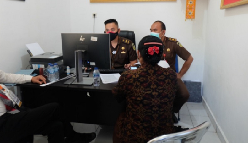 Mantan Bupati Karangasem Mas Sumatri Diperiksa terkait Dugaan Korupsi Masker