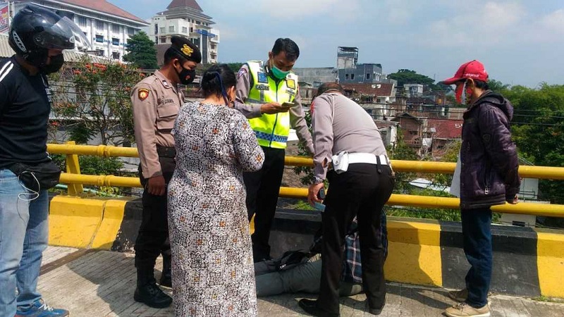 Viral Mahasiswa di Malang Mencoba Bunuh Diri Lompat dari Jembatan Soekarno Hatta 