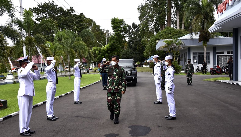 Tingkatkan Sinergitas Lintas Matra, Pangdam Pattimura Sambangi Danlanud dan Danlantamal