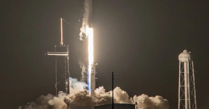 SpaceX dan Blue Origin Terlibat Pertempuran Hukum, Elon Musk Sindir Jeff Bezos