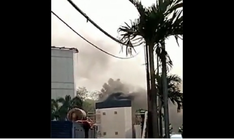 Gedung Terbakar di Jakbar, Kepulan Asap Terlihat