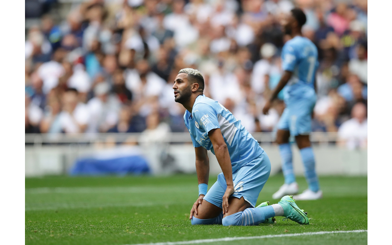 Jauhi Hukuman Pelatih Aljazair, Bintang Man City Riyad Mahrez Berpisah dengan Rambut Pirangnya