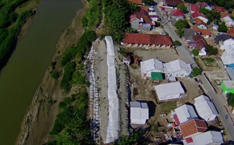 Tanggul Citarum Retak Hantui Warga Bekasi, Pemkab Tegur Keras BBWS