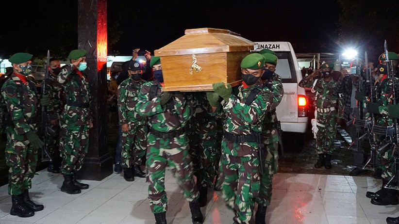 Pemakaman Serda Ambrosius di TMP Kusumalaya Sintang, Danrem Pimpin Upacara Militer