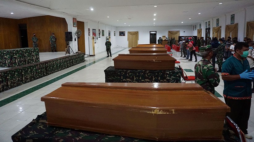 Jenazah 4 Prajurit TNI Gugur Diserang KKB Diterbangkan ke Kampung Halaman