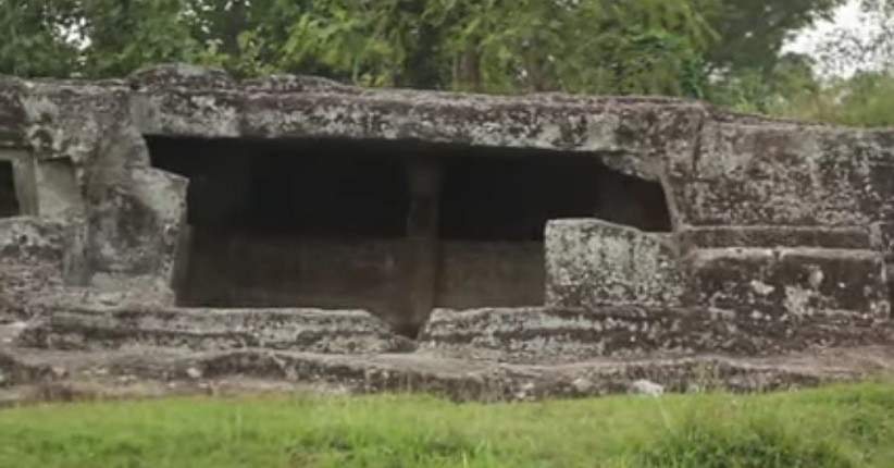 Mengintip Keunikan Candi Ratu Boko, Ternyata Ada 2 Gua yang Tersembunyi