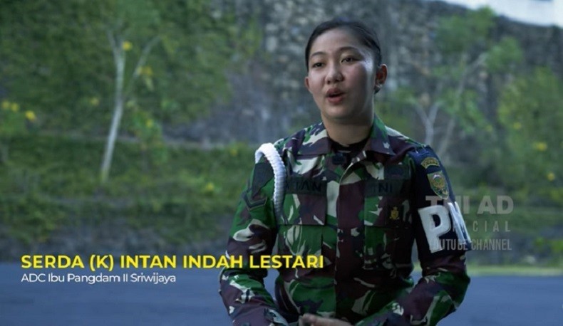 Foto-Foto Ajudan Cantik Serda Intan Indah Lestari yang Bikin Hati Luluh