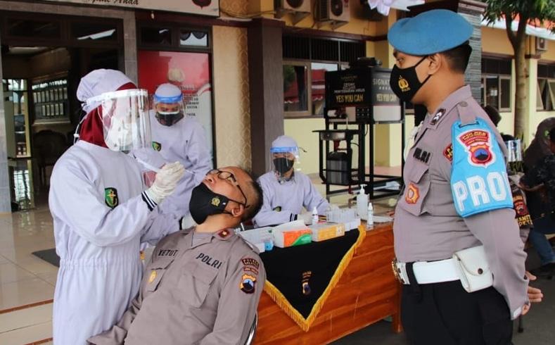 Cegah Penularan Covid-19, Ratusan Anggota Polres Pekalongan Tes Swab Antigen 