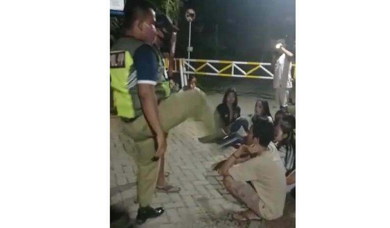 Tendang Pemuda Mabuk dan Viral di Medsos, Anggota Satpol PP Blora Dipecat Tidak Hormat