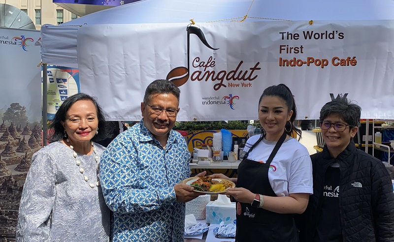 5 Artis Buka Restoran di Luar Negeri, Nomor 4 Berjualan Nasi Padang