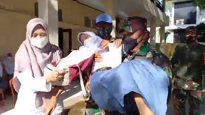 Gegara Takut Jarum Suntik, Pelajar SMKN 1 Majalengka Pingsan saat Hendak Divaksinasi