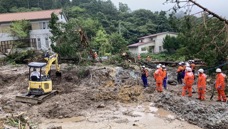 3 Keluarga Tewas Diterjang Tanah Longsor, 1 Nenek Hilang 