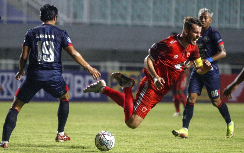 Arema FC Tahan Imbang PSM Makassar, Kartu Merah Warnai Awal Laga