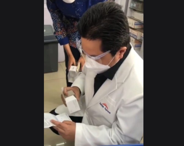 Sambut Hari Pelanggan, Erick Thohir Layani Konsumen Apotek Kimia Farma