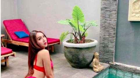 Pamer Pakai Bikini Merah di Kolam Renang, Lucinta Luna: Anaconda Mau Nyebur
