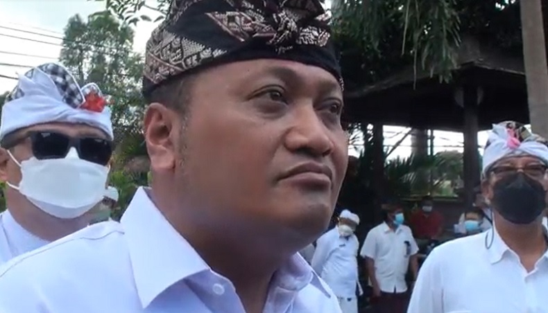 Palak Pengusaha, Oknum Camat di Bali Dicopot