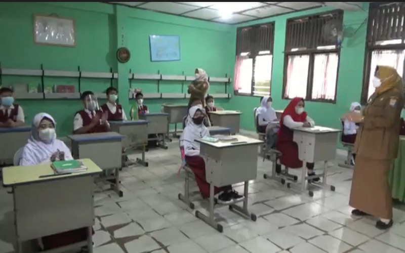 Hari Pertama PTM di Palembang, Siswa dan Guru Lantunkan Ayo Sekolah 