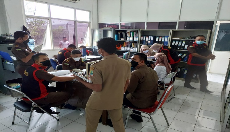 Kasus Dugaan Korupsi DAM Parit Rp9 Miliar, Kantor Dinas Pertanian Karawang Digeledah