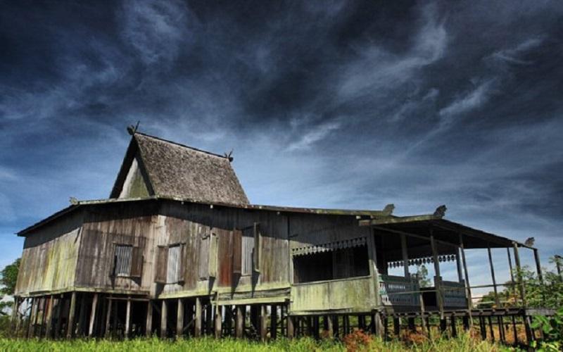 Rumah Adat Kalimantan Selatan