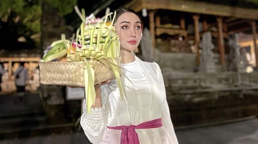 Lucinta Luna Pakai Kebaya Ala Gadis Bali, Netizen Pangling: Cantik Banget Ratu
