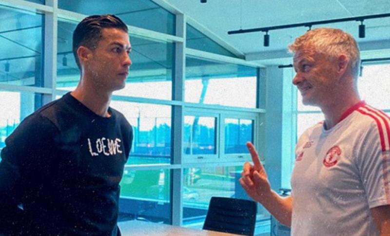 Cristiano Ronaldo Tiba di Markas MU, Langsung Ngobrol dengan Solskjaer