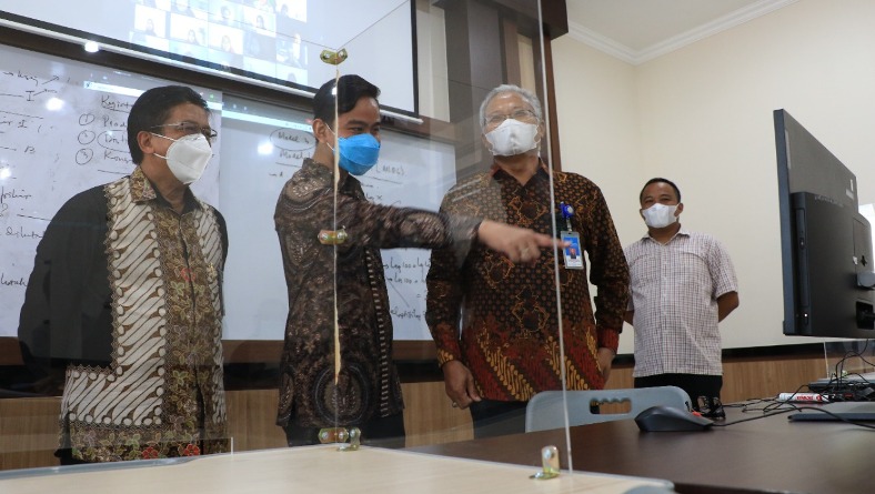 Gibran Ingin Perekonomian Sekitar UNS Kembali Berputar Setelah PTM Dimulai  