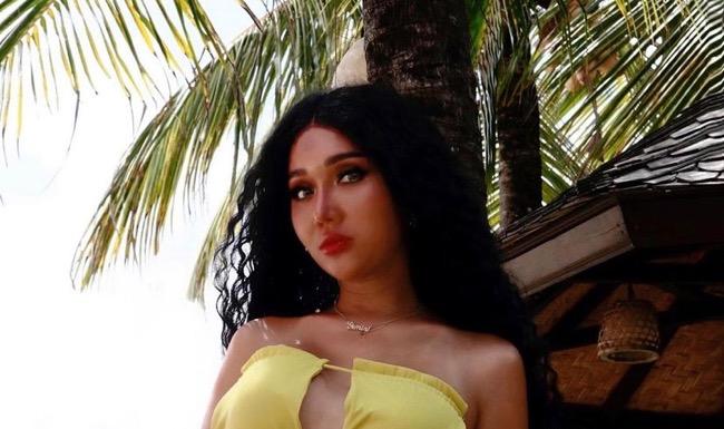 Gaya Lucinta Luna Pakai Bikini Kuning Jadi Sorotan, Netizen: Rihanna Pas Ngekos di Kebon Jeruk
