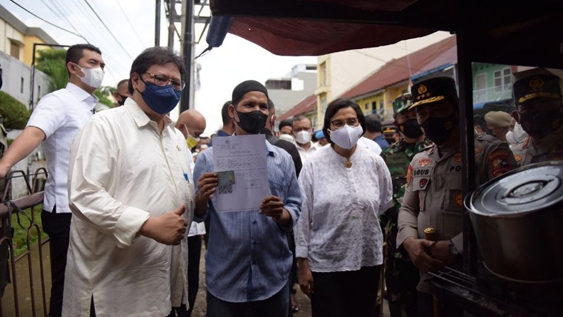 Bantuan Tunai PKL dan Warung Disalurkan, Menkeu Sri Mulyani: Jangan Berkurang Satu Rupiah 