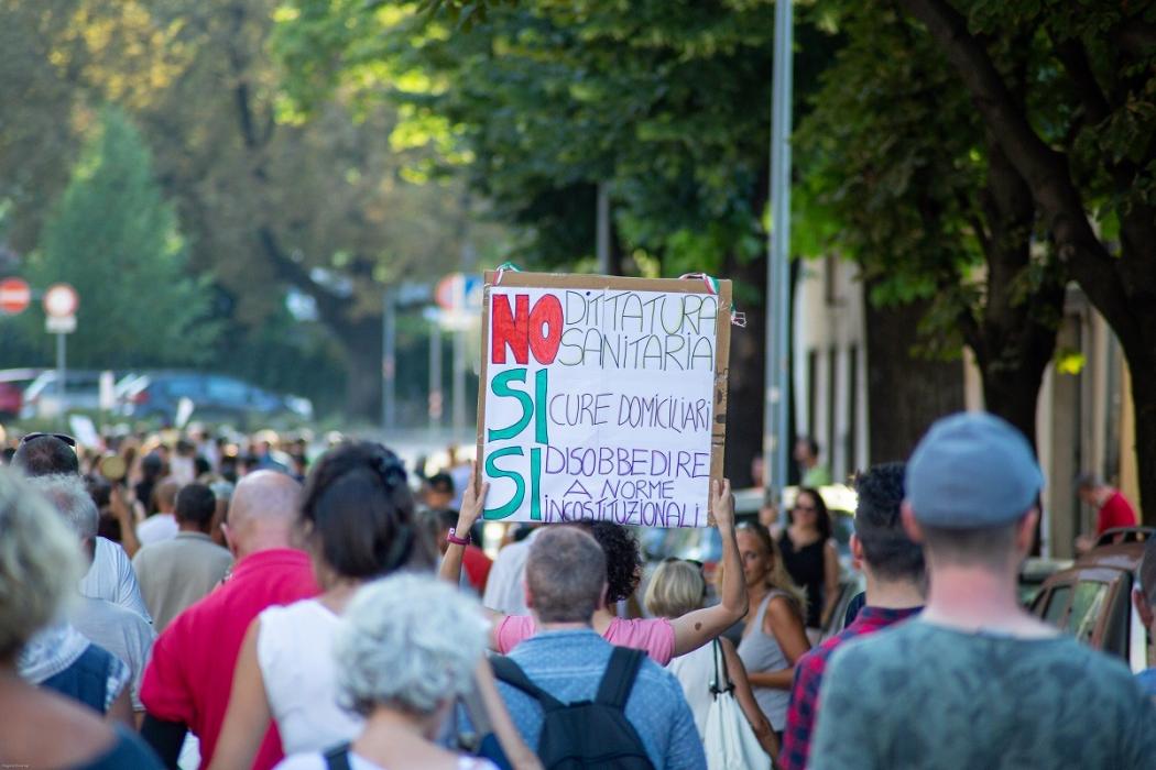 Makin Gila, Kelompok Antivaksin Mulai Main Ancam Serangan Bersenjata