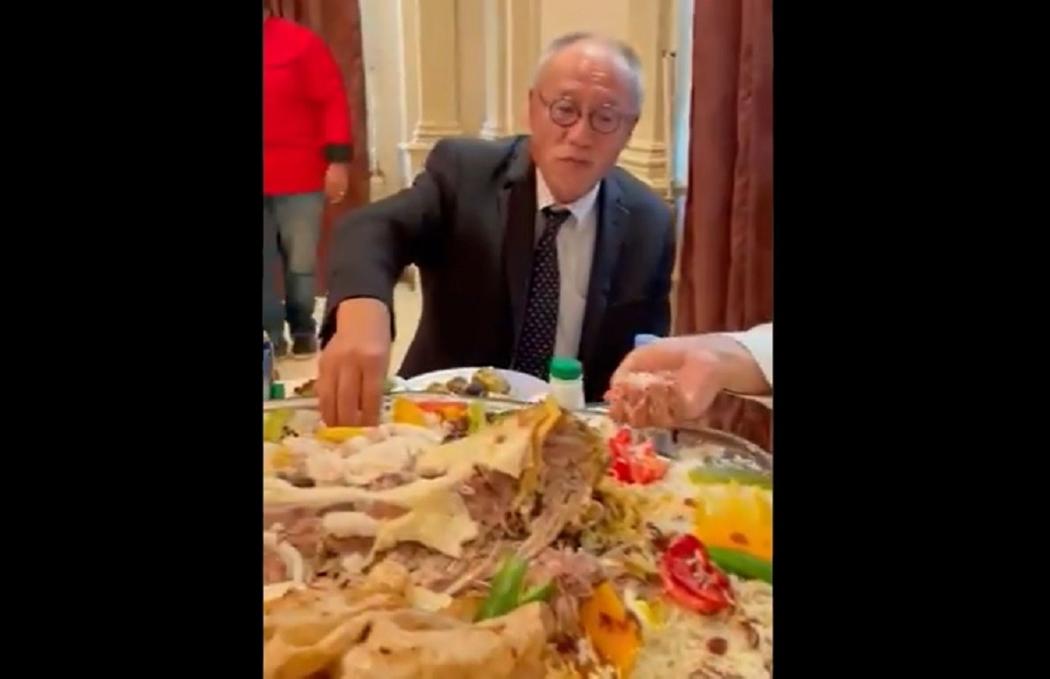 Fasih Berbahasa Arab, Dubes Jepang Viral Gara-Gara Makan Hidangan Timur Tengah