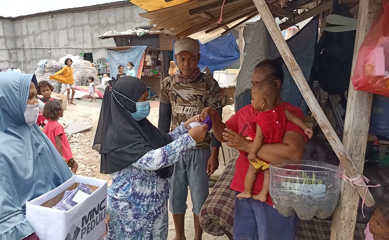 Gandeng Relawan, MNC Peduli Bagikan Masker di Tanah Merah Jakarta Utara