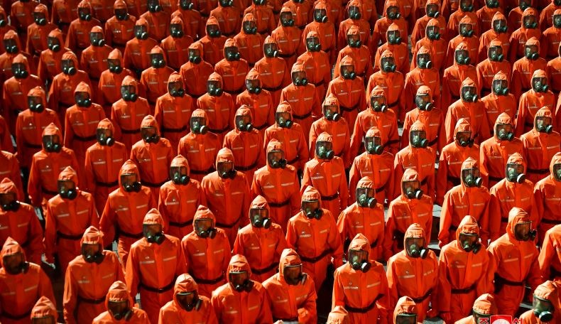 Gelar Parade Militer Tanpa Rudal Balistik, Korut Pamerkan Pasukan Anti-Virus Corona