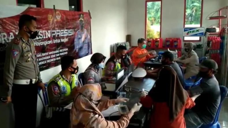 Gerai Vaksin Presisi Polres Bangka Selatan Layani Pengunjung SPBU di Toboali