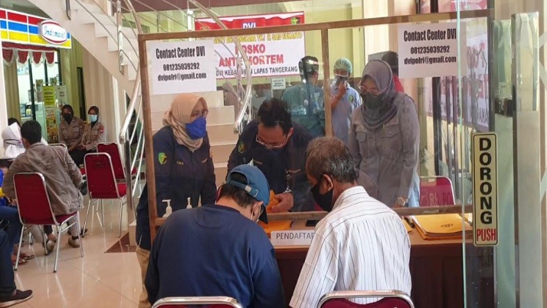 Identifikasi Jenazah, RS Polri Ramai Didatangi Keluarga Korban Kebakaran Lapas Tangerang