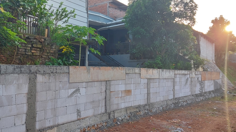 Akses Jalan 3 Rumah di Ciputat Ditutup Tembok Setinggi 2 Meter
