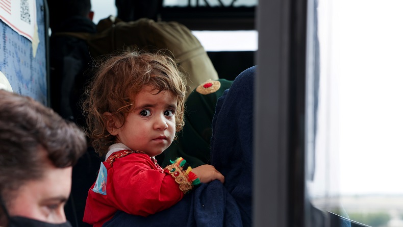 Miris, Ayah di Afghanistan Terpaksa Jual Putri Kecilnya untuk Menghidupi Keluarga 